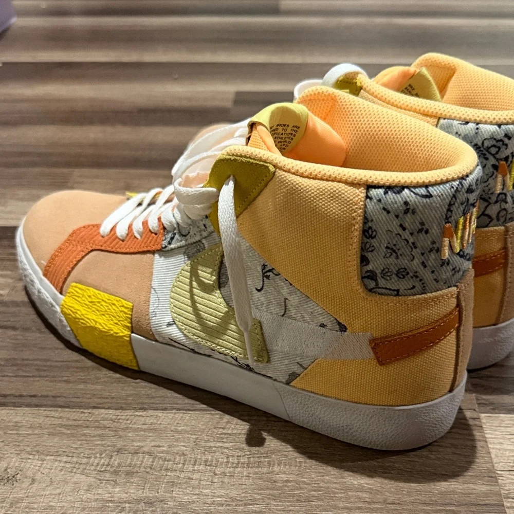 Nike SB Colorful High-Top Sneakers - Picture 5 of 6